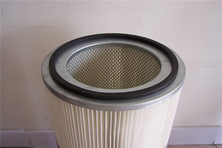 风机三亿（中国）一站式服务平台主要是由风机，滤筒还有控制柜和箱体几大部件组合而成的，其中利用风机将粉尘吸入箱体内