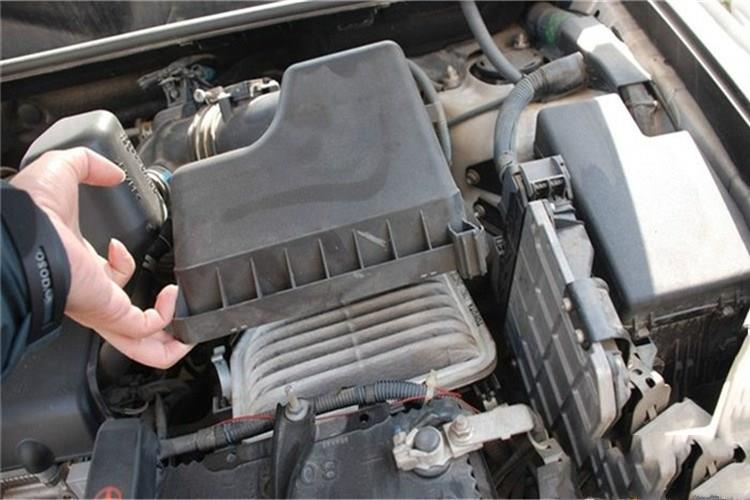 干式三亿平台在维护时，取出滤芯，轻轻敲击端面，灰尘即可掉下，同时可用毛刷轻刷沾污表面