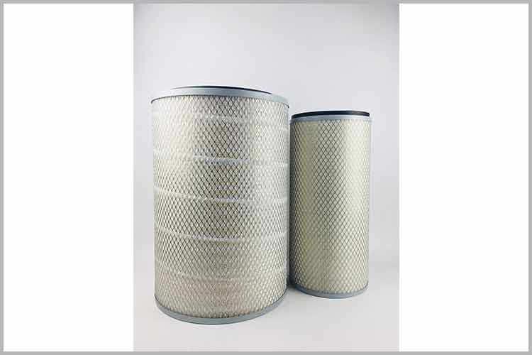 在吸入空气与燃油混合之前，货车三亿平台滤去空气中尘土、碳及杂物，然后保障了吸入空气的清洁