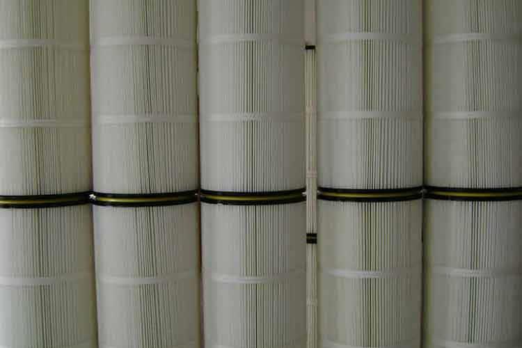 聚酯纤维三亿（中国）一站式服务平台停机后，在无引风的情况下仍应开动喷吹清灰机构