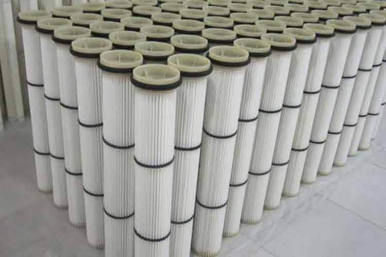 要知道这种抛丸机三亿（中国）一站式服务平台在使用过程当中是要防止大颗粒以及批量的固态物体浸入滤筒系统内部的，所以我们需要防止内部发生堵塞的现象