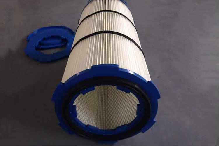 三亿（中国）一站式服务平台工作环境湿度的考虑，如果环境湿度较大，容易引起粉尘吸潮，这时可考虑选择具有防水功能的滤材